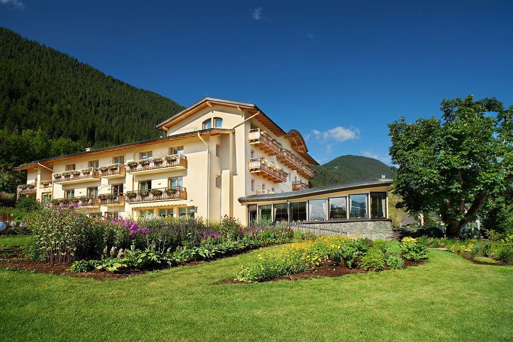 Strandhotel Am Weissensee Exteriör bild
