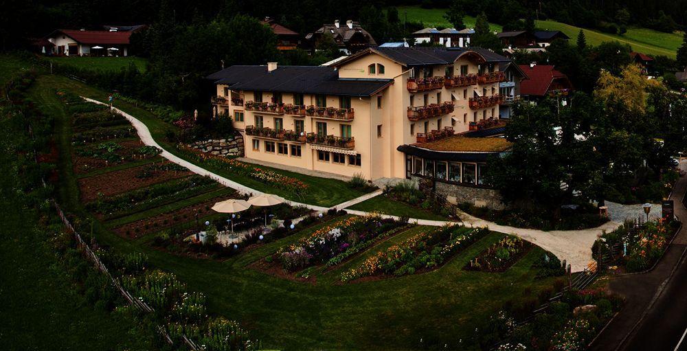 Strandhotel Am Weissensee Exteriör bild