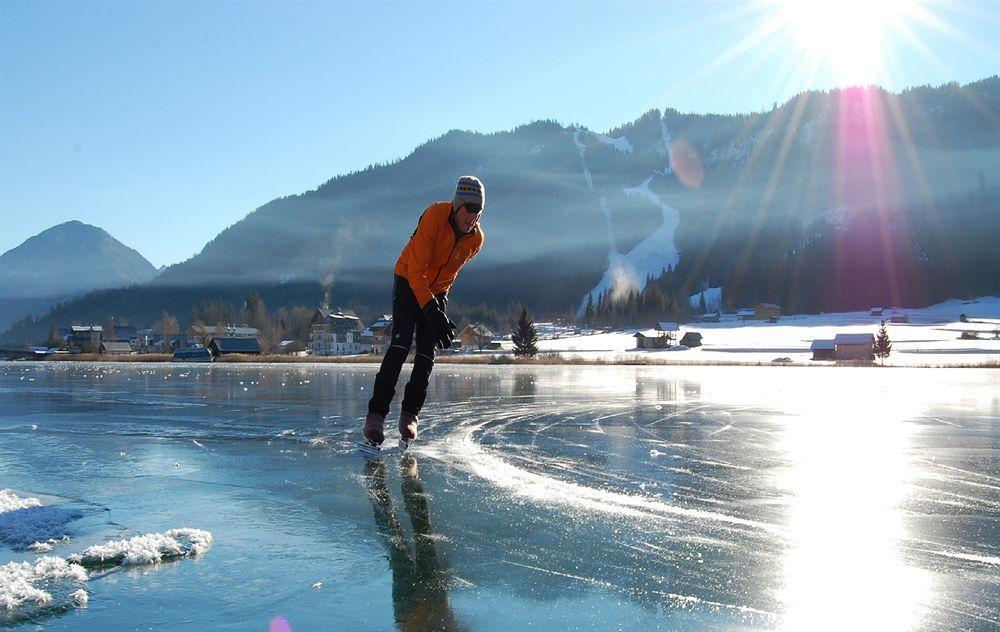 Strandhotel Am Weissensee Exteriör bild