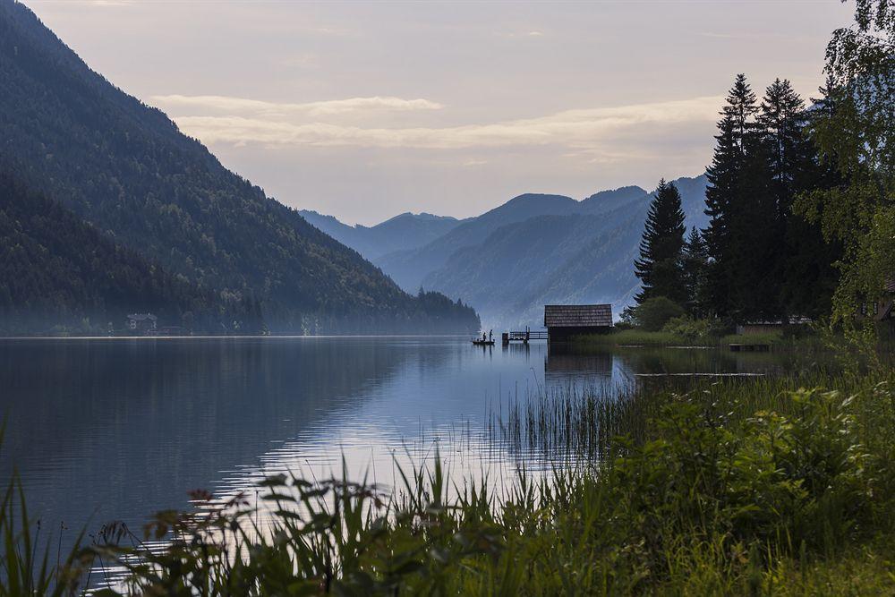 Strandhotel Am Weissensee Exteriör bild