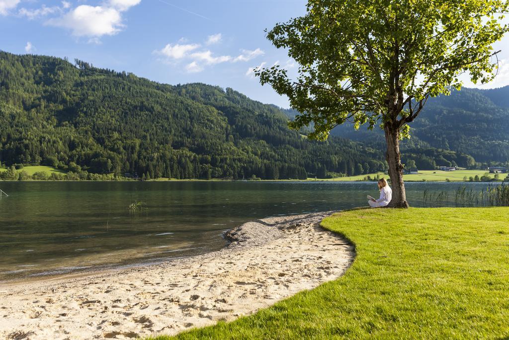 Strandhotel Am Weissensee Exteriör bild