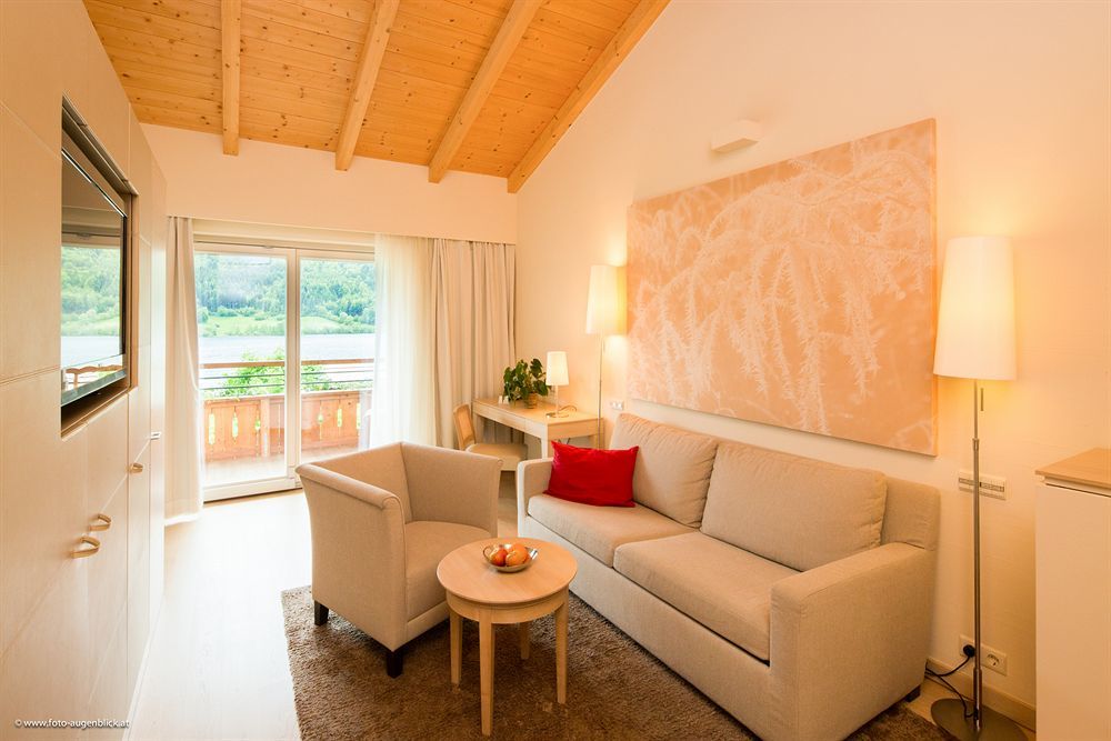 Strandhotel Am Weissensee Exteriör bild