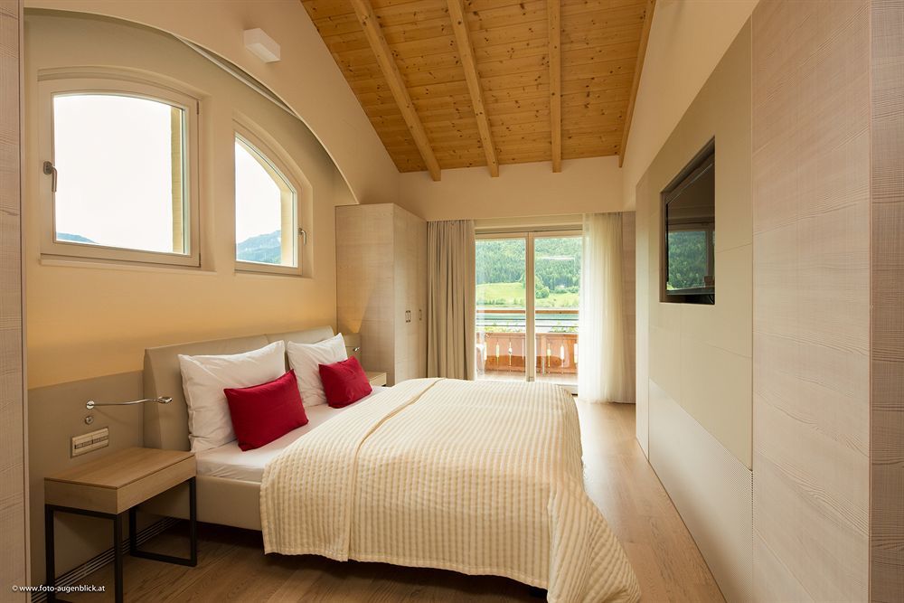 Strandhotel Am Weissensee Exteriör bild